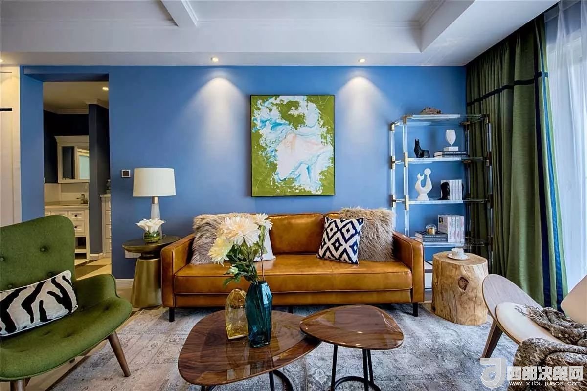 沙發(fā)背景墻選對裝飾畫，才能美了整個客廳空間！