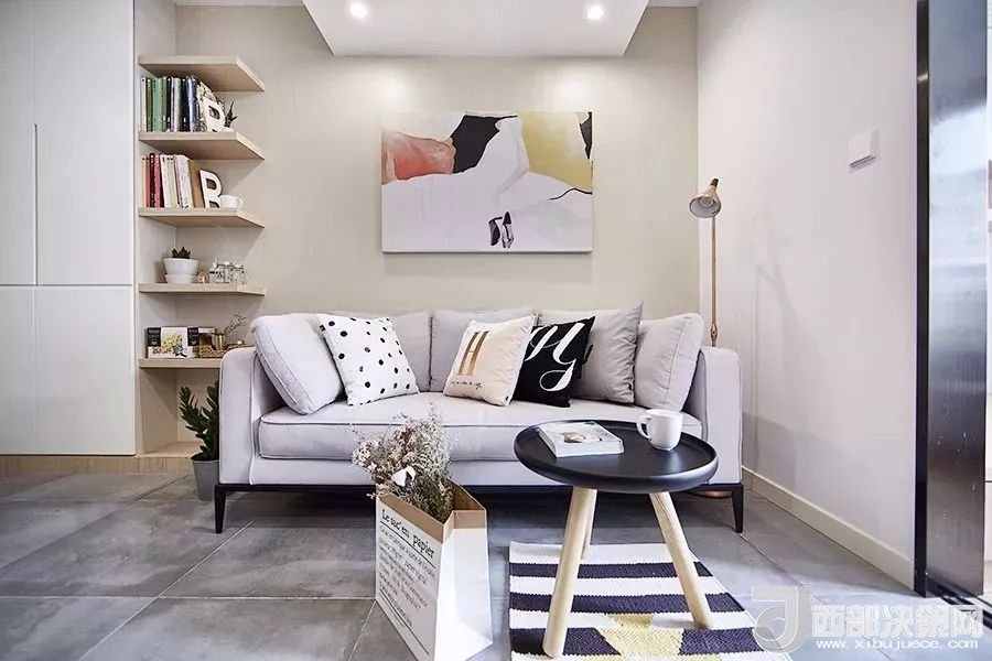 沙發(fā)背景墻選對裝飾畫，才能美了整個客廳空間！