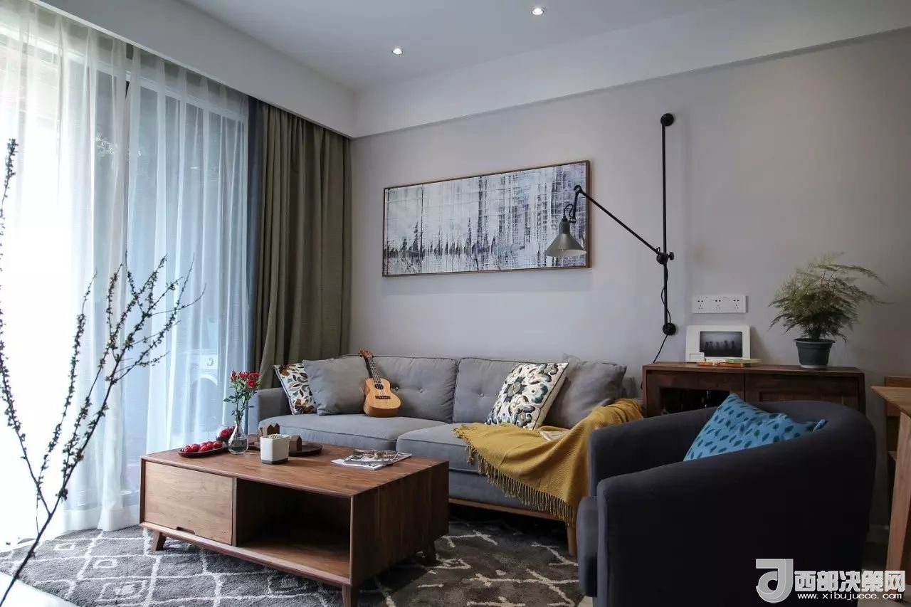 沙發(fā)背景墻選對裝飾畫，才能美了整個客廳空間！