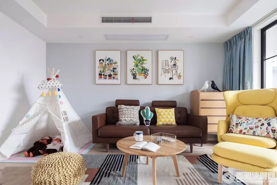 沙發(fā)背景墻選對裝飾畫，才能美了整個客廳空間！