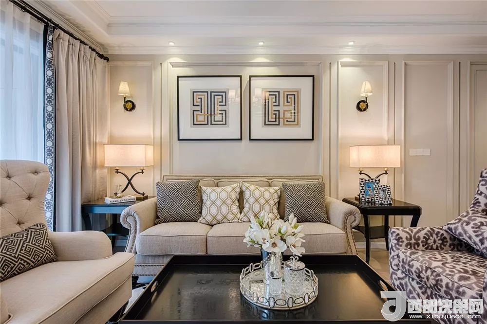 沙發(fā)背景墻選對裝飾畫，才能美了整個客廳空間！