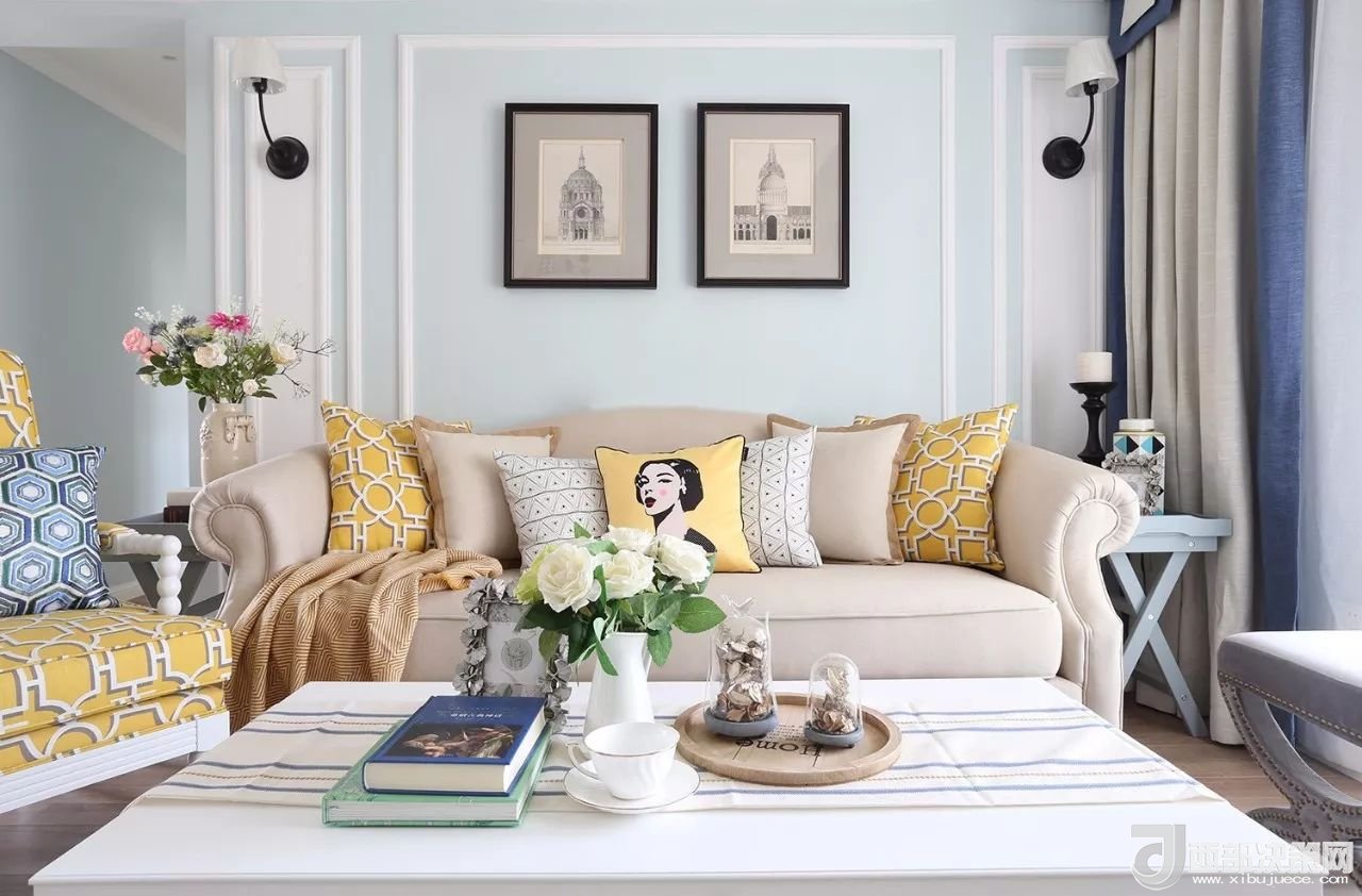 沙發(fā)背景墻選對裝飾畫，才能美了整個客廳空間！