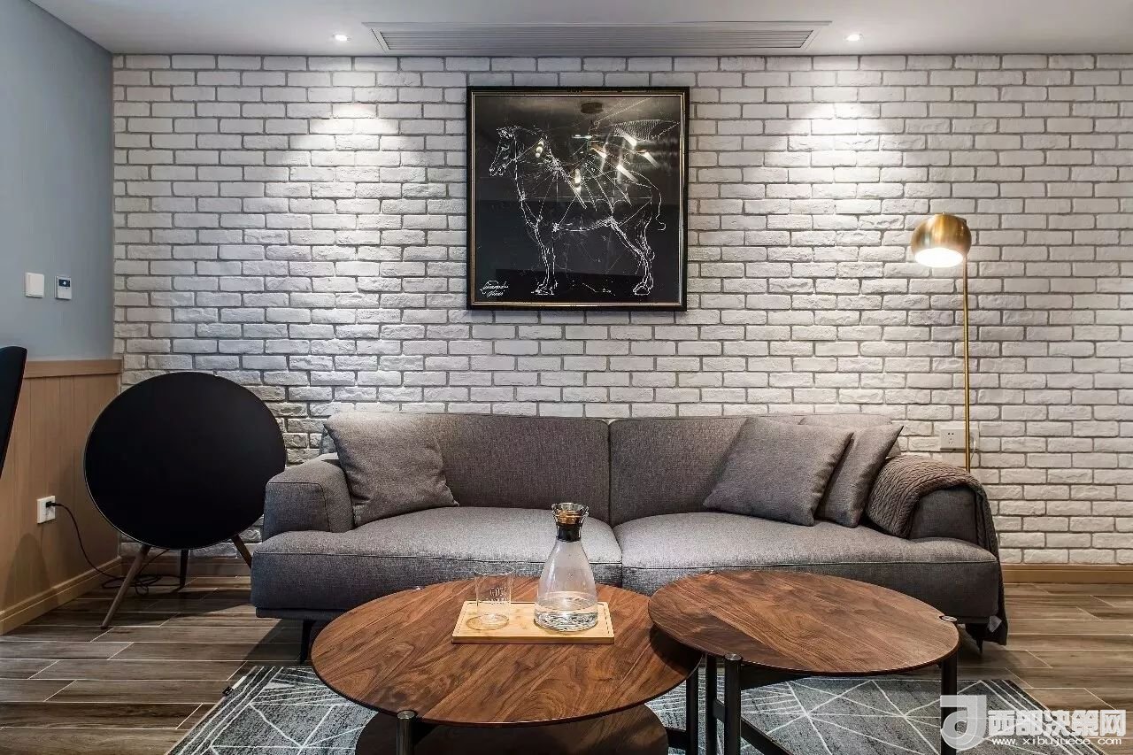 沙發(fā)背景墻選對裝飾畫，才能美了整個客廳空間！