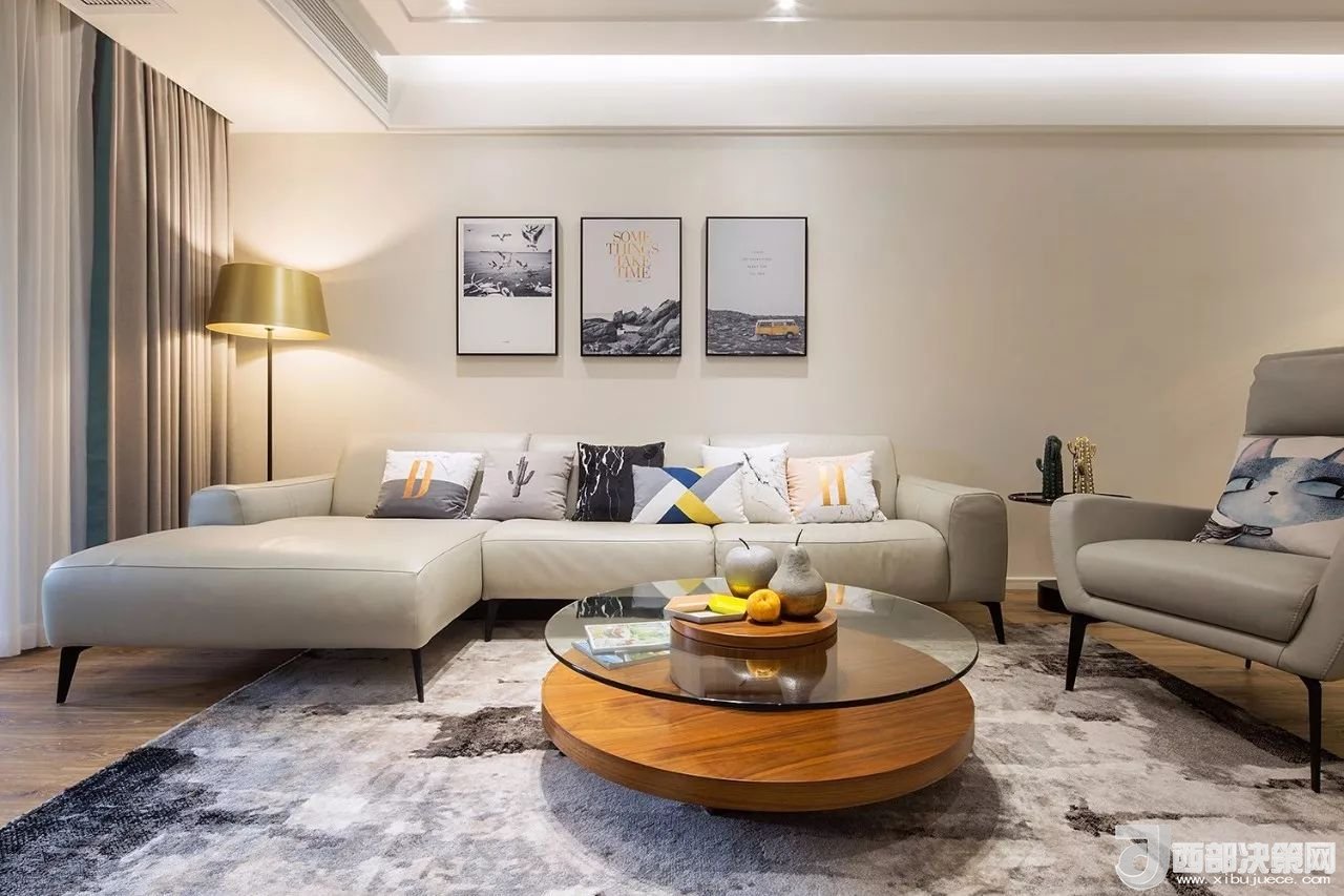 沙發(fā)背景墻選對裝飾畫，才能美了整個客廳空間！