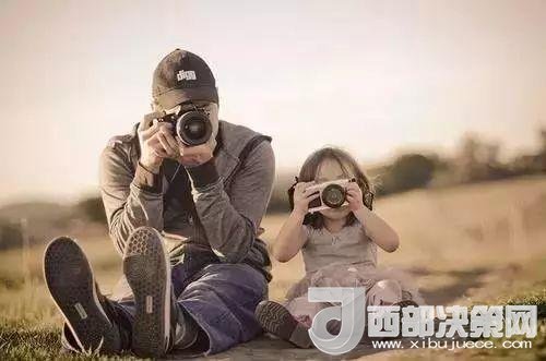 “曾子殺豬”故事在前，最近又有《父母說好考了90分就去看海，被爽約后女孩離家出走》新聞在后。父母如果自己的行為“打臉”了，又怎么能在孩子面前掌握教育的主動(dòng)權(quán)。