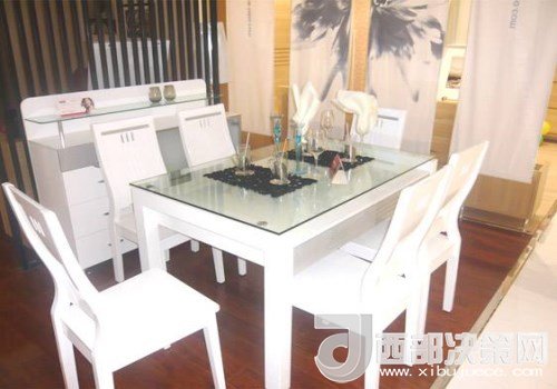 喜歡白色餐桌 但椅子該如何搭配？