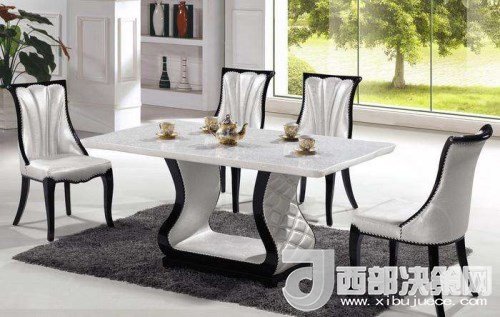 喜歡白色餐桌 但椅子該如何搭配？