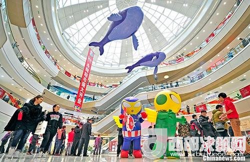 資料圖：購(gòu)物商場(chǎng)。 <a target='_blank' >中新社</a>記者 佟郁 攝