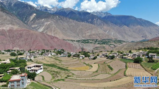 （圖文互動）（1）走進(jìn)西藏紅酒之鄉(xiāng)芒康縣納西民族鄉(xiāng)
