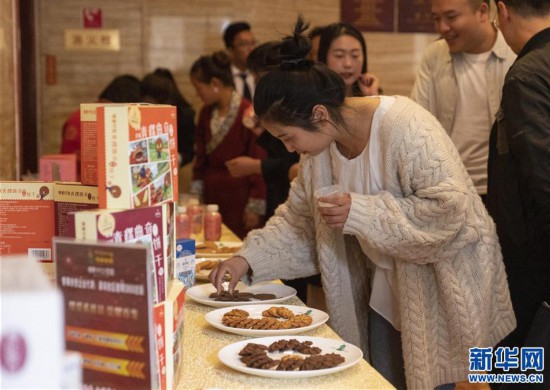 （專(zhuān)發(fā)新華網(wǎng)西藏頻道）西藏：青稞精深加工產(chǎn)業(yè)助力脫貧攻堅(jiān)(5)