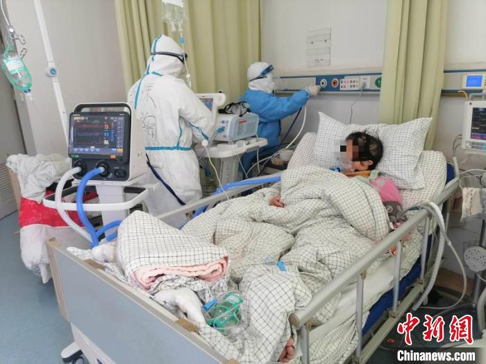 四川援助湖北醫(yī)生：幫患者打開心結(jié)，也是“良藥”