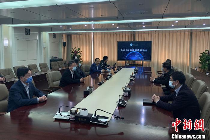 寧夏大學(xué)2020年春季首場(chǎng)綜合類(lèi)“網(wǎng)絡(luò)雙選會(huì)”現(xiàn)場(chǎng)。　李佩珊 攝