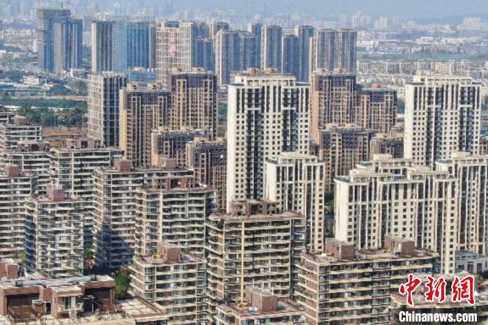 房地產(chǎn)行業(yè)作為特殊的商品銷售業(yè)，受疫情影響，一些企業(yè)資金回籠困難，亟待金融和稅務(wù)部門的政策支持?！°蟛?攝