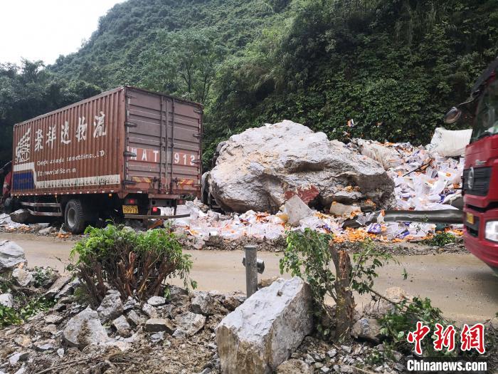 事故現(xiàn)場(chǎng)?！↑S鵬 攝