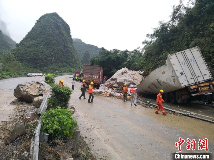 事故現(xiàn)場(chǎng)?！↑S鵬 攝