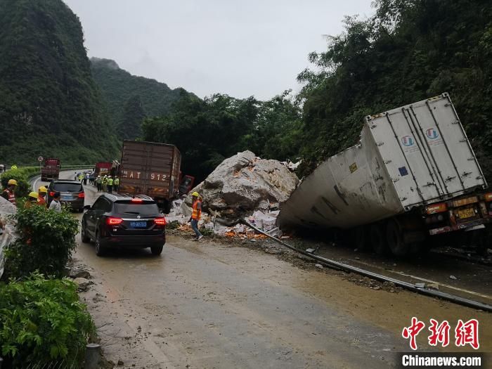 事故現(xiàn)場(chǎng)?！↑S鵬 攝