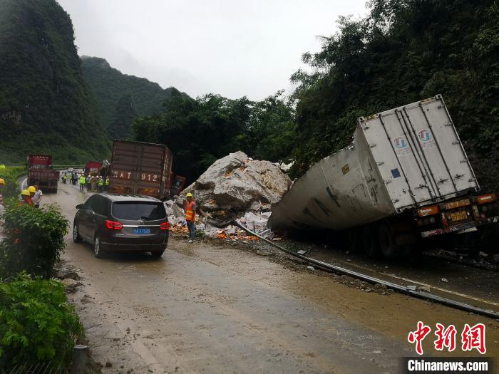 事故現(xiàn)場(chǎng)?！↑S鵬 攝