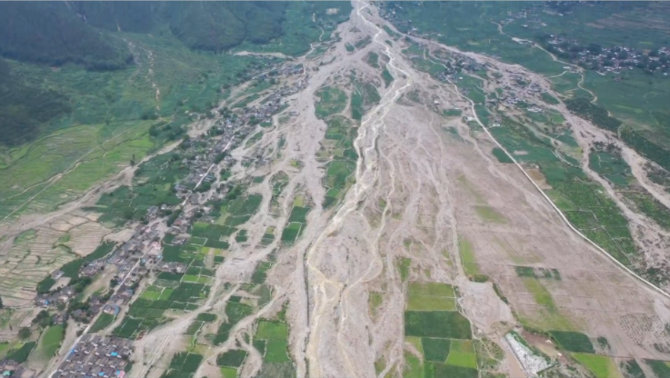 ▲圖為涼山冕寧山洪現(xiàn)場，來源：四川消防。