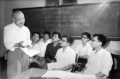 舍我其誰報國志，碧血丹心愛國情