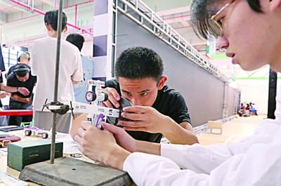 激勵(lì)創(chuàng)新，樹立“強(qiáng)國有我”鴻鵠志